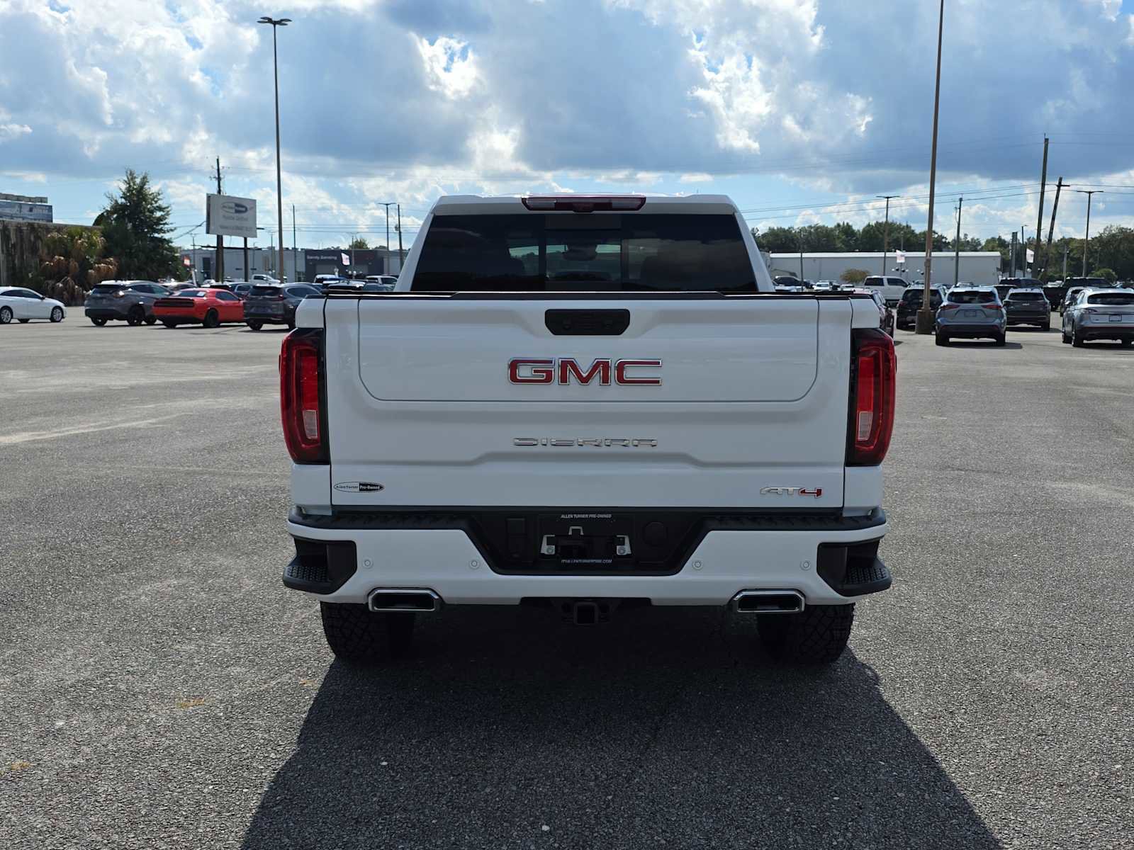 Used 2024 GMC Sierra 1500 AT4 w/ Technology Package image 8