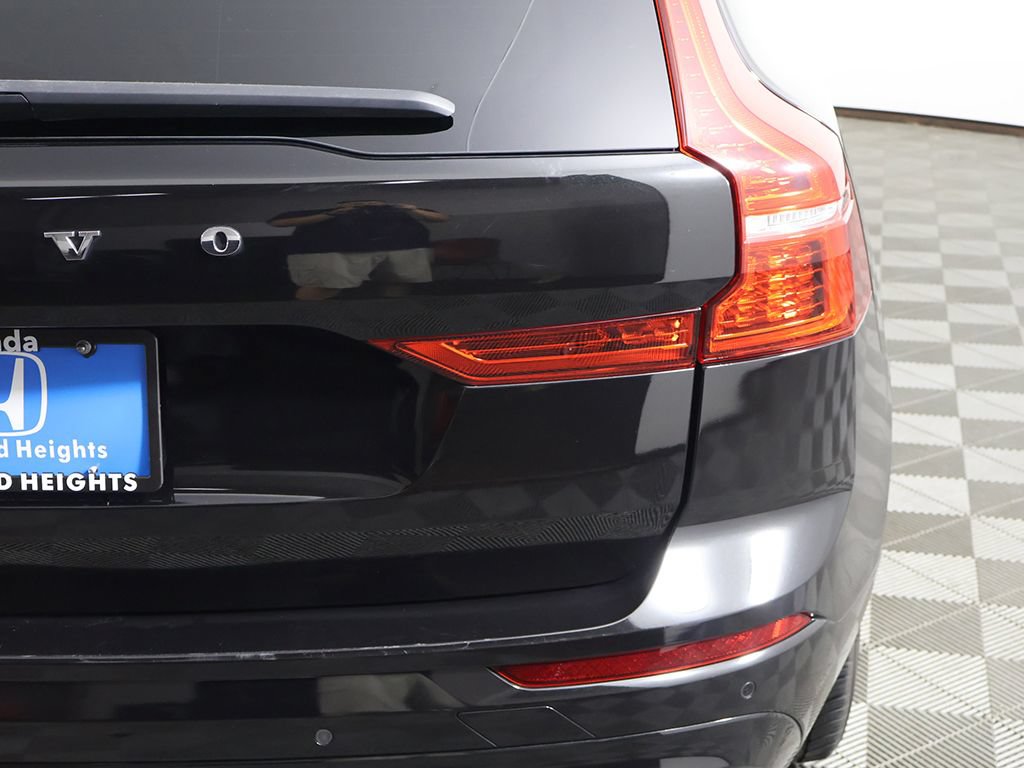 Used 2022 Volvo XC60 B5 Momentum AWD/4WD image 16