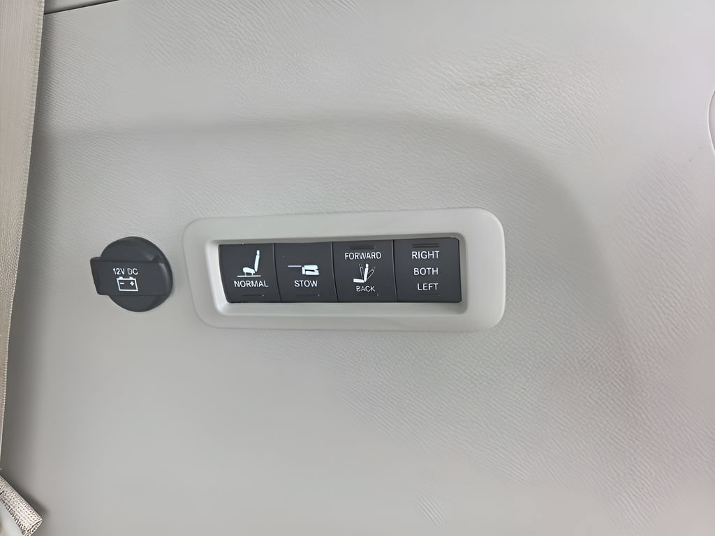 Used 2021 Chrysler Pacifica Limited w/ Premium & Safety Sphere Group AWD/4WD image 14