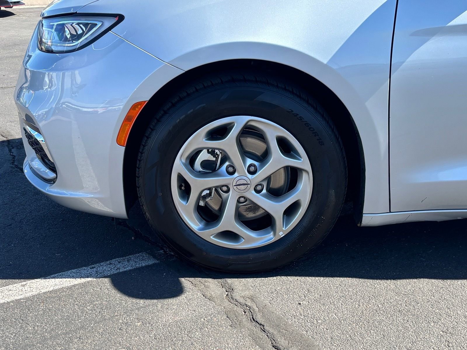 Used 2024 Chrysler Pacifica Limited image 11