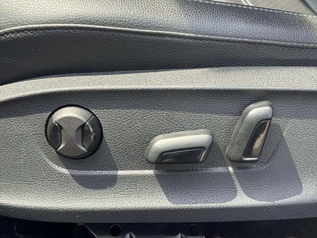 Used 2019 Volkswagen Passat 2.0T Wolfsburg w/ Wheels & Sunroof Package FWD image 14