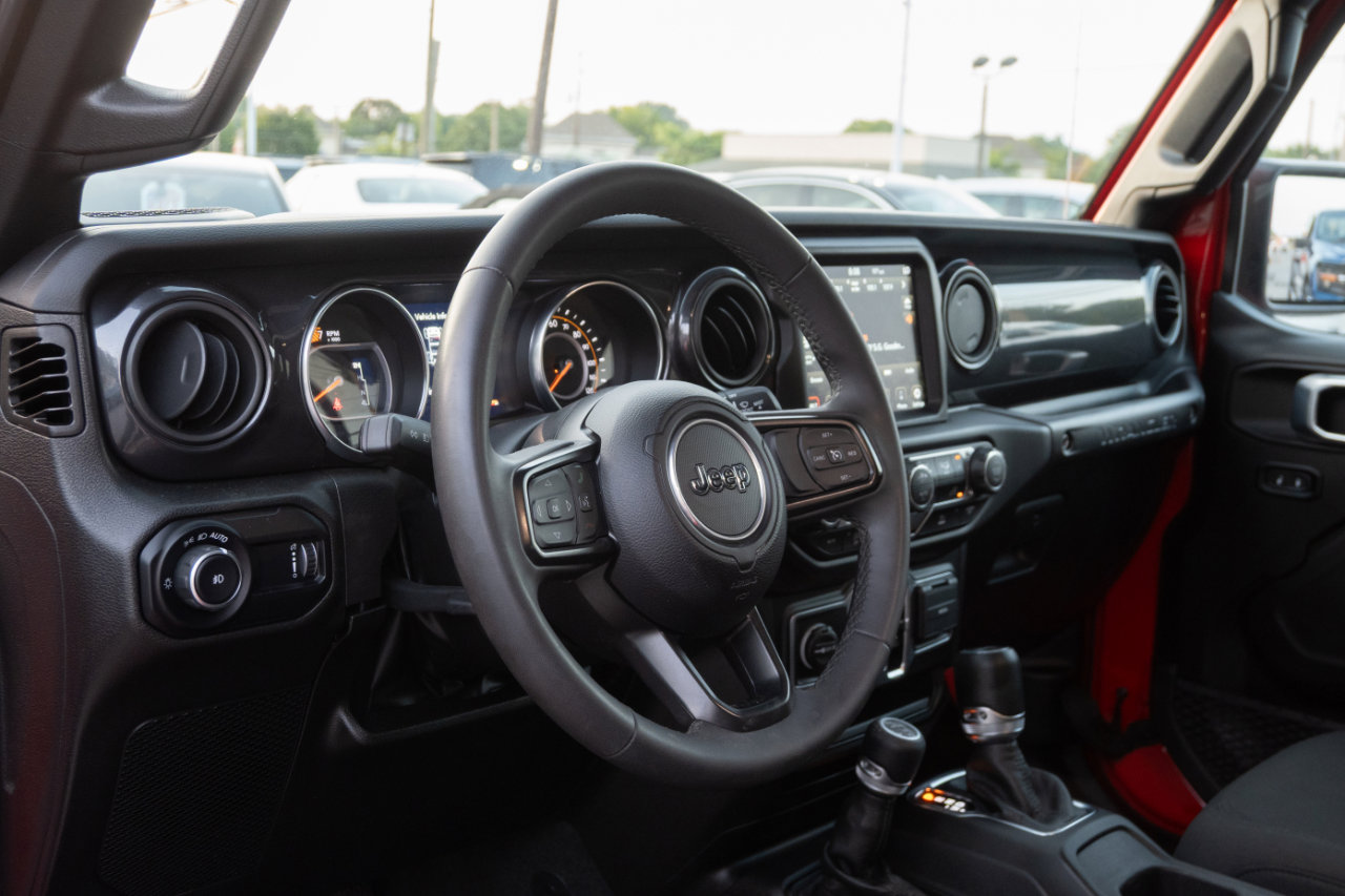 Used 2023 Jeep Wrangler Unlimited Sport image 13