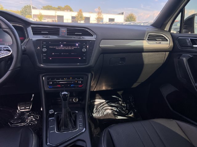 Used 2022 Volkswagen Tiguan SE R-Line FWD image 13