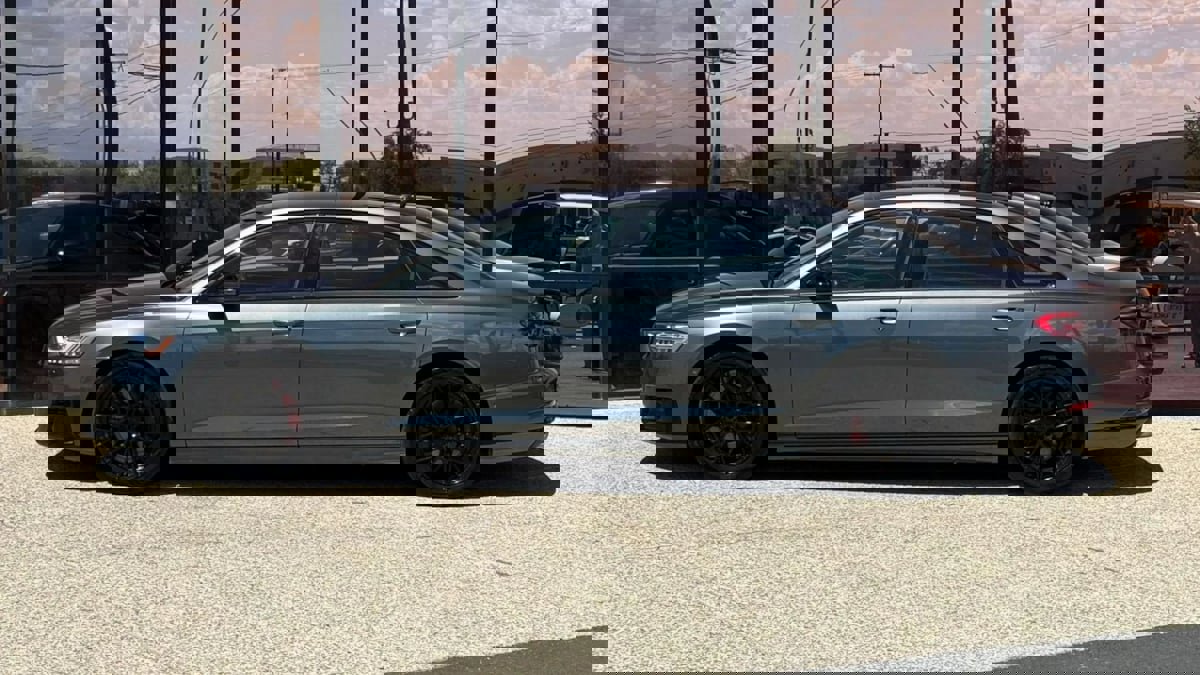 Used 2021 Audi S8 L w/ S8 Executive Package image 6