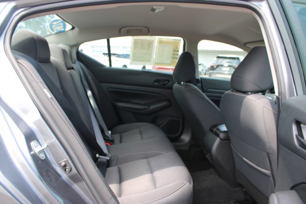 Used 2024 Nissan Altima 2.5 SV FWD image 31