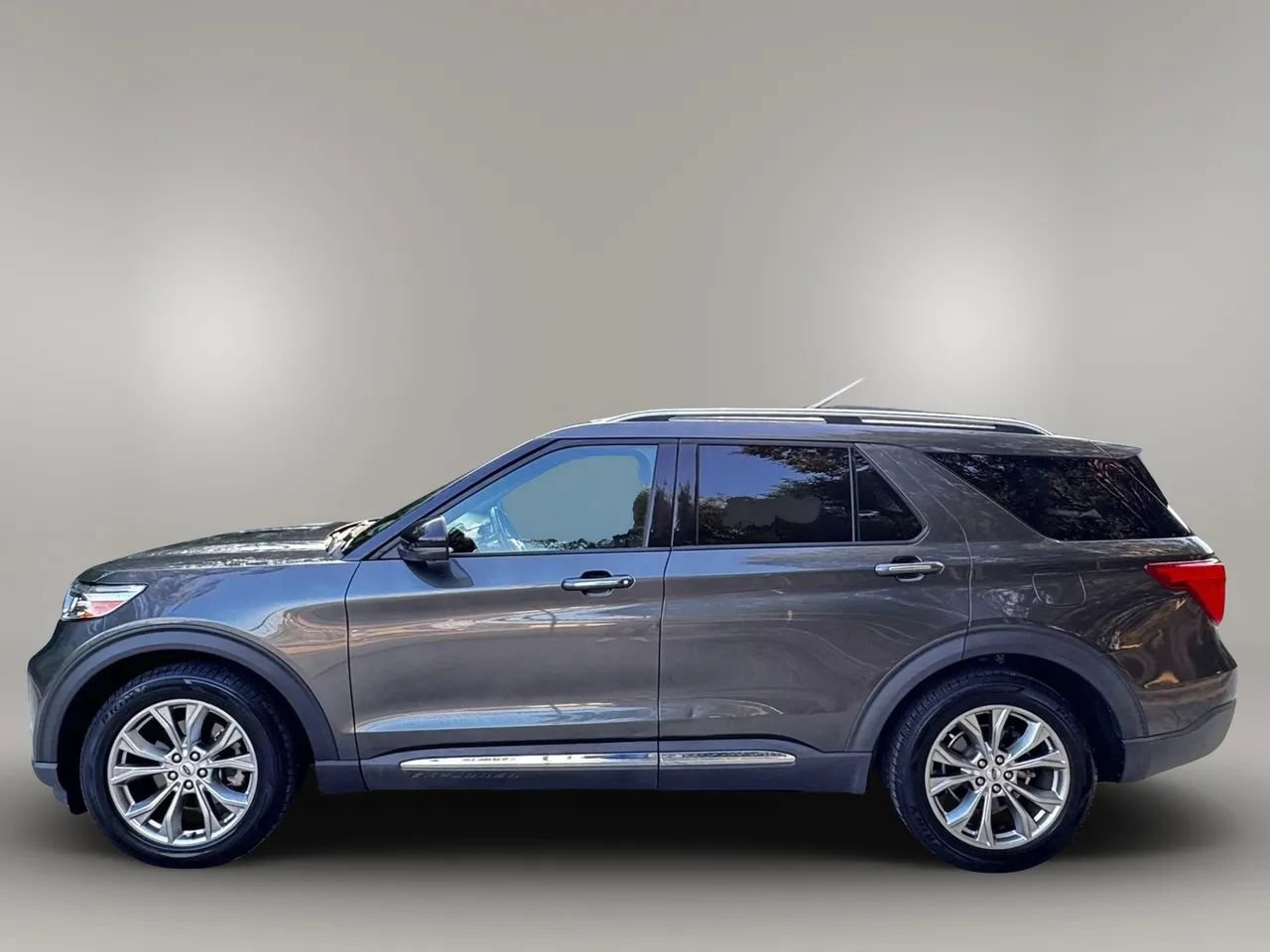 Used 2020 Ford Explorer Limited RWD image 5