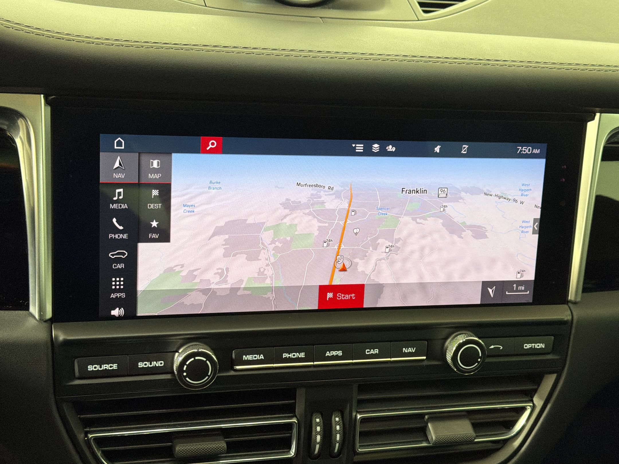 Certified 2020 Porsche Macan Turbo AWD/4WD image 19