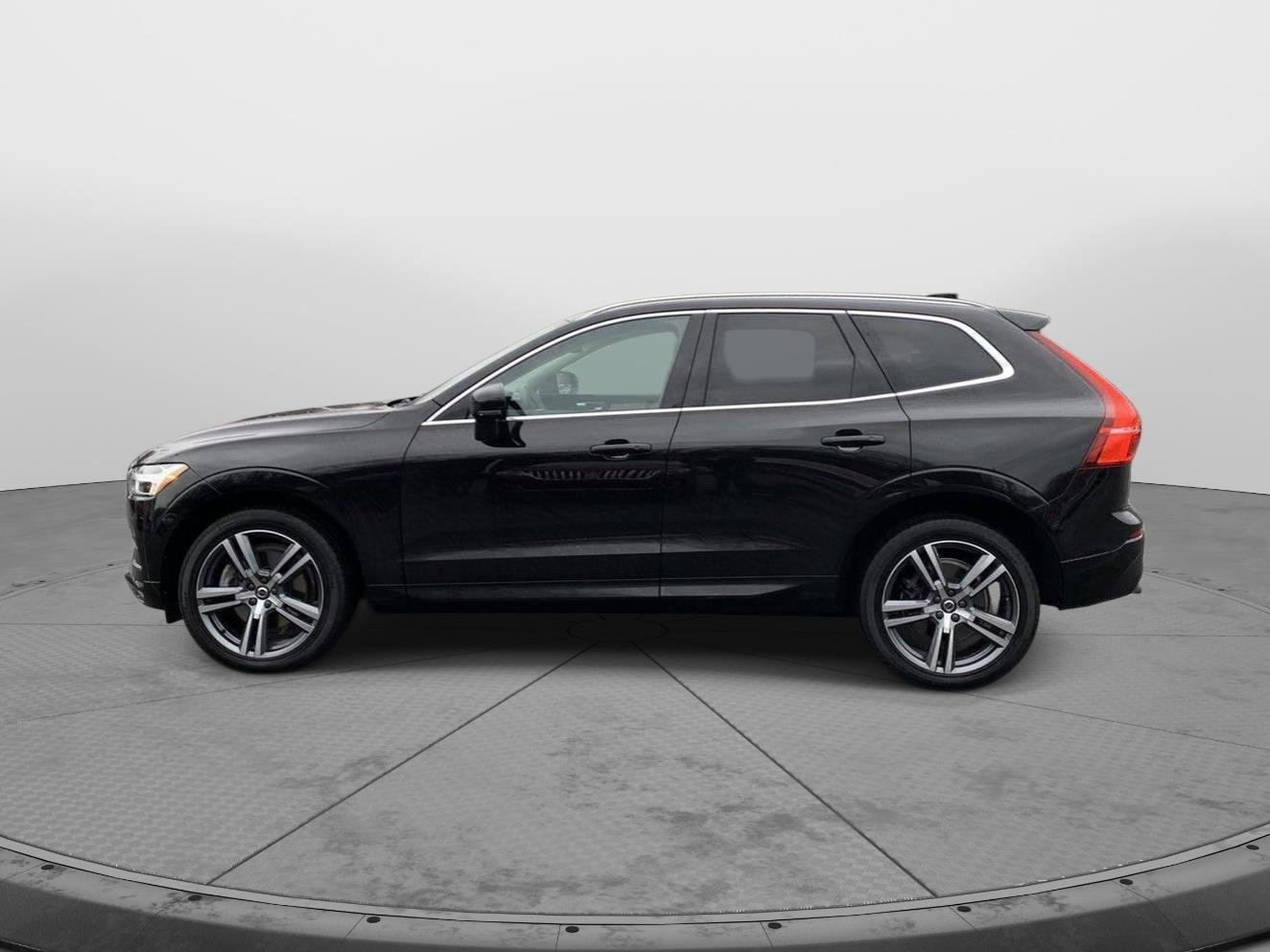 Used 2021 Volvo XC60 T6 Momentum w/ Premium Package image 6