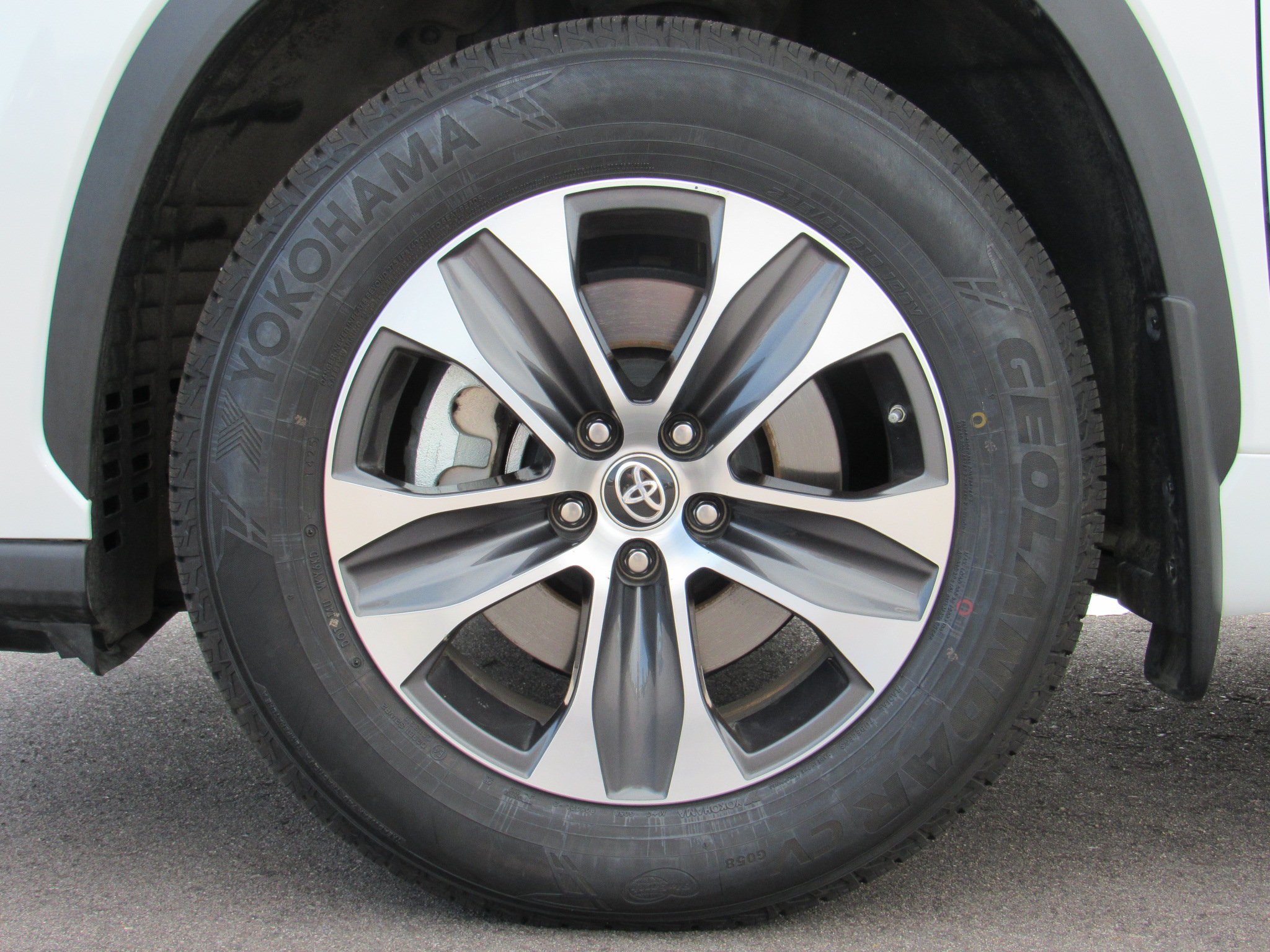 Used 2022 Toyota Highlander XLE AWD/4WD image 48