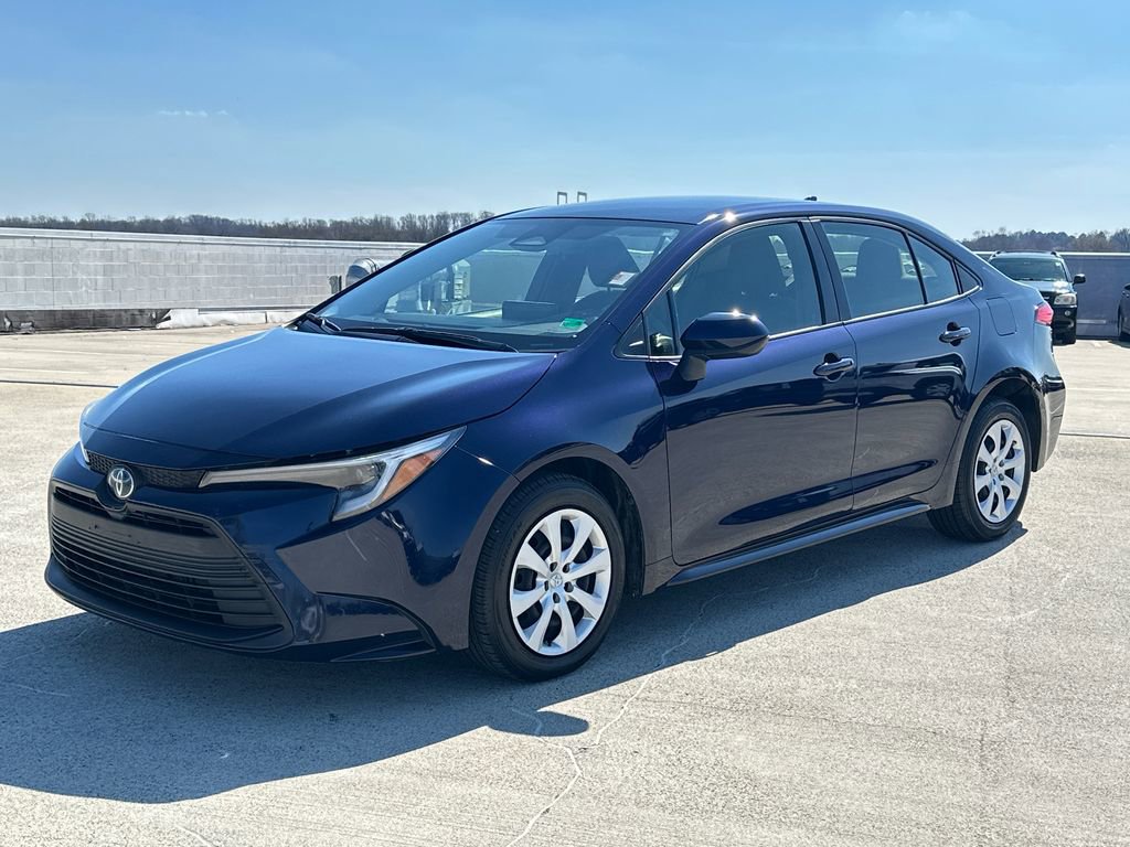 Used 2023 Toyota Corolla LE w/ Carpet Mat Package (TMS) FWD image 2
