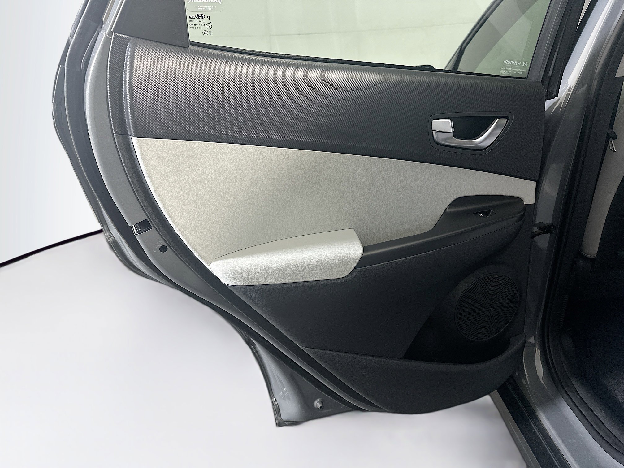 Used 2023 Hyundai Kona SE w/ Cargo Package image 26