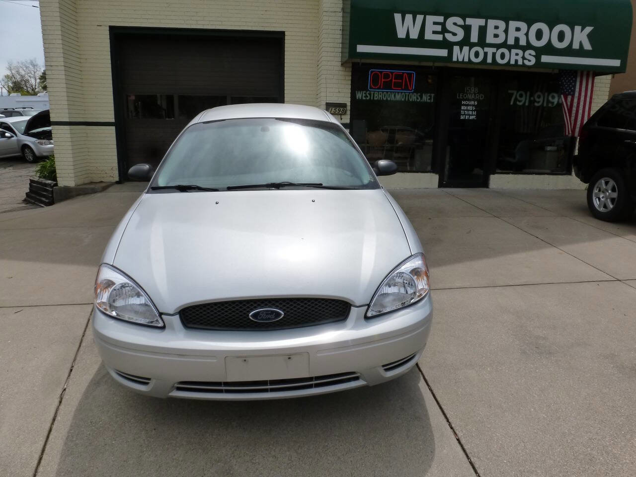 Used 2007 Ford Taurus SE FWD image 7
