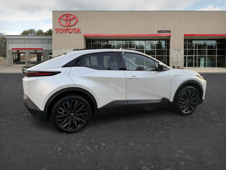 Used 2026 Toyota C-HR AWD/4WD image 5