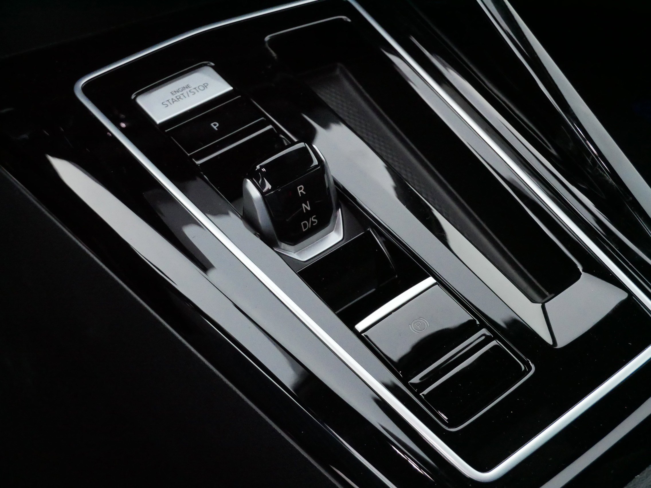 Used 2025 Volkswagen Golf image 24