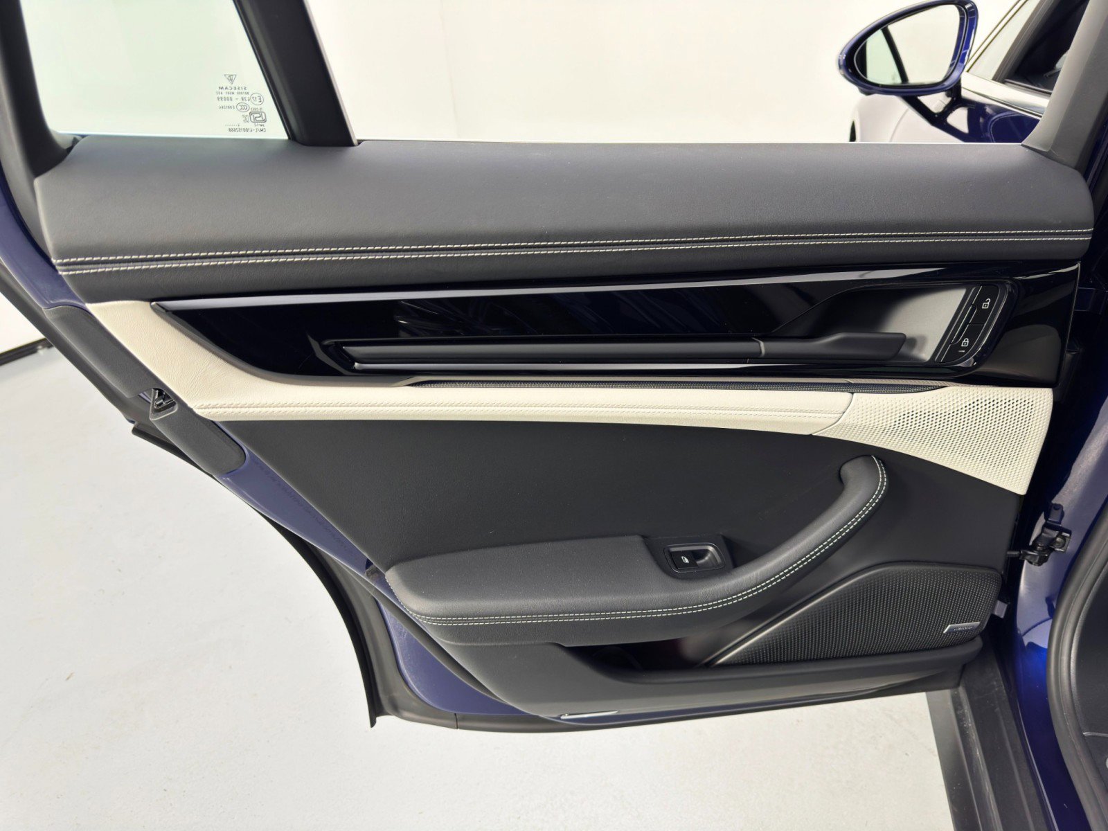 Used 2025 Porsche Panamera 4S w/ Premium Package image 45