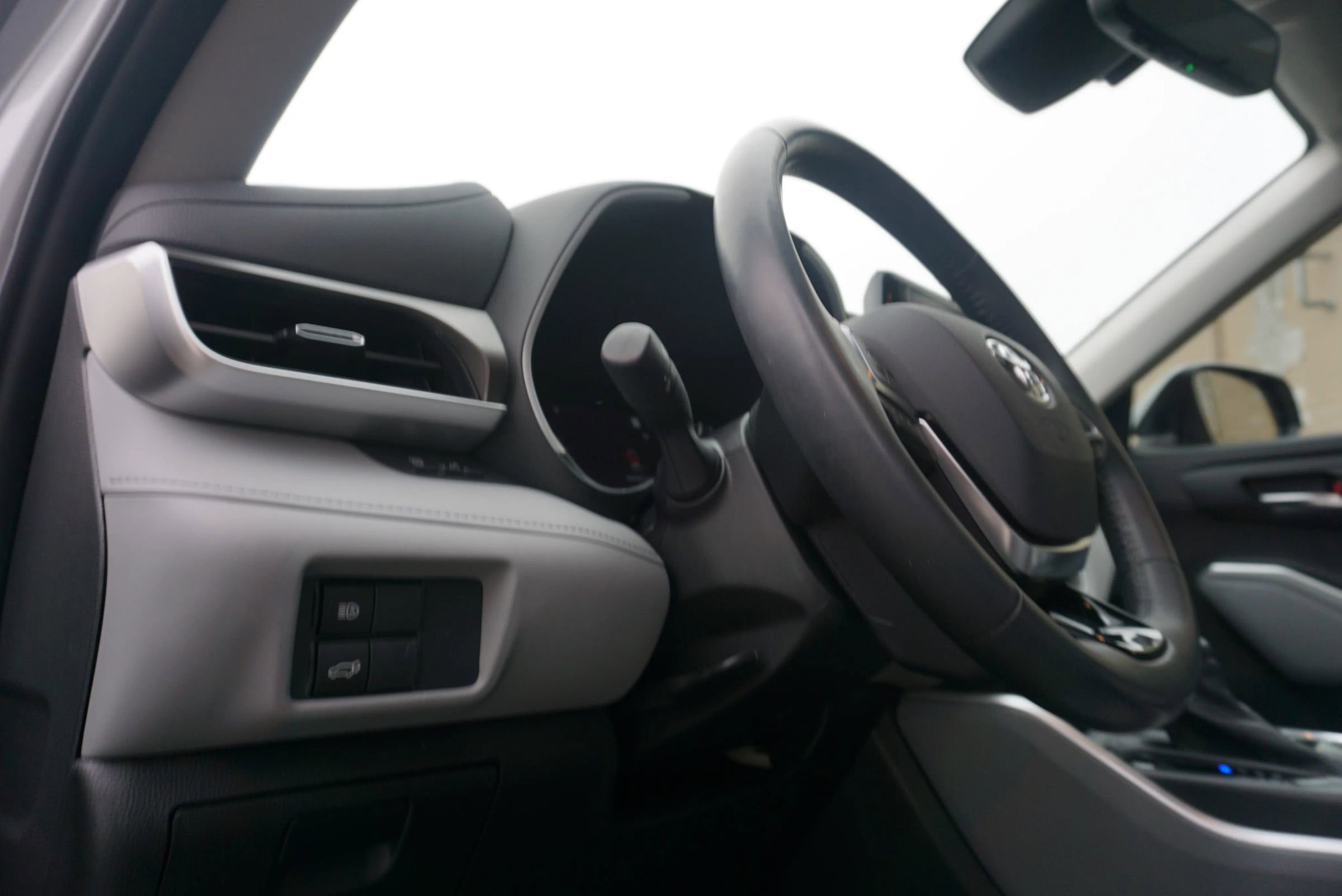 Used 2021 Toyota Highlander XLE image 34