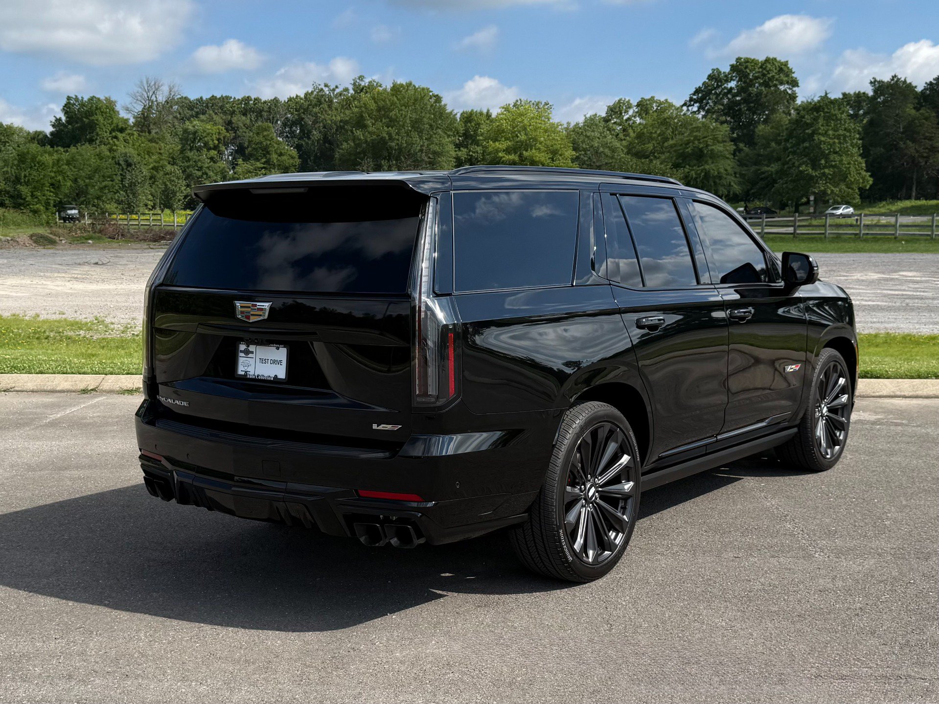 Used 2025 Cadillac Escalade V AWD/4WD image 3