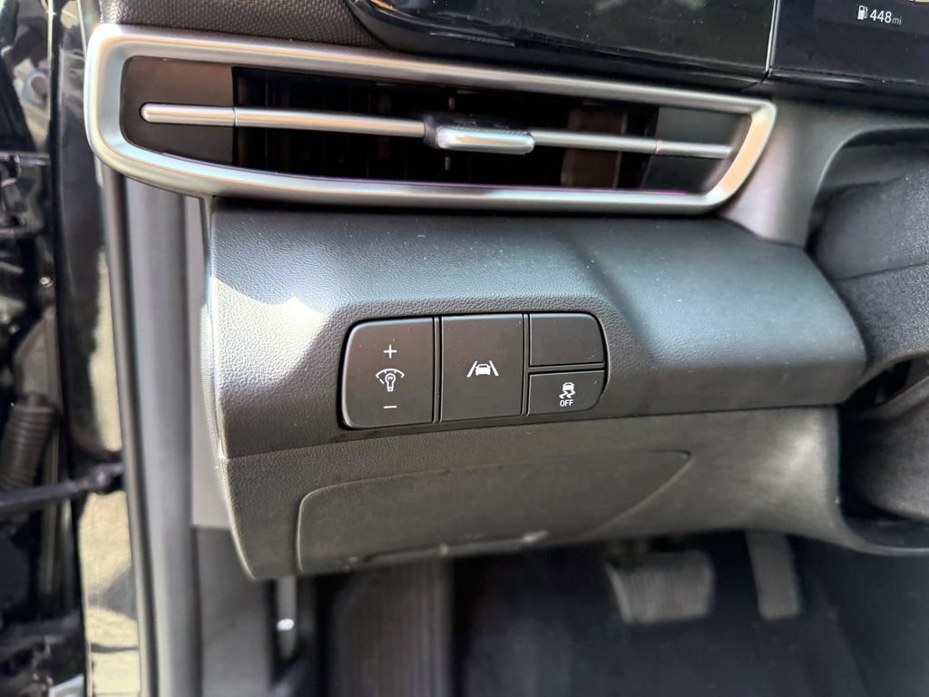 Used 2023 Hyundai Elantra Limited w/ Cargo Package FWD image 18