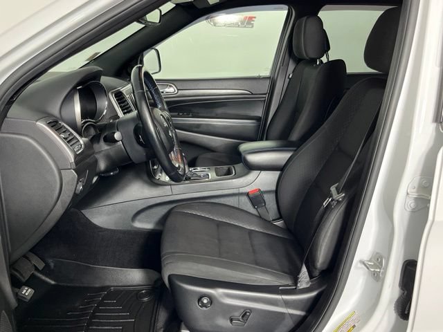 Used 2018 Jeep Grand Cherokee Laredo AWD/4WD image 23