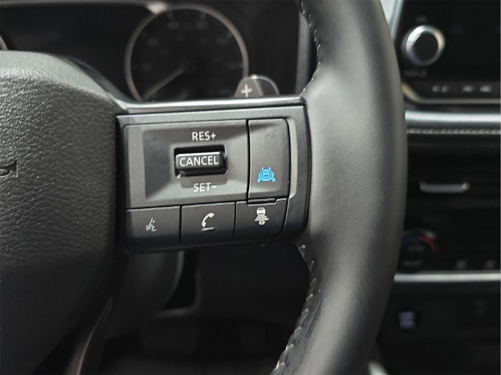 Used 2025 Nissan Rogue SV FWD image 13