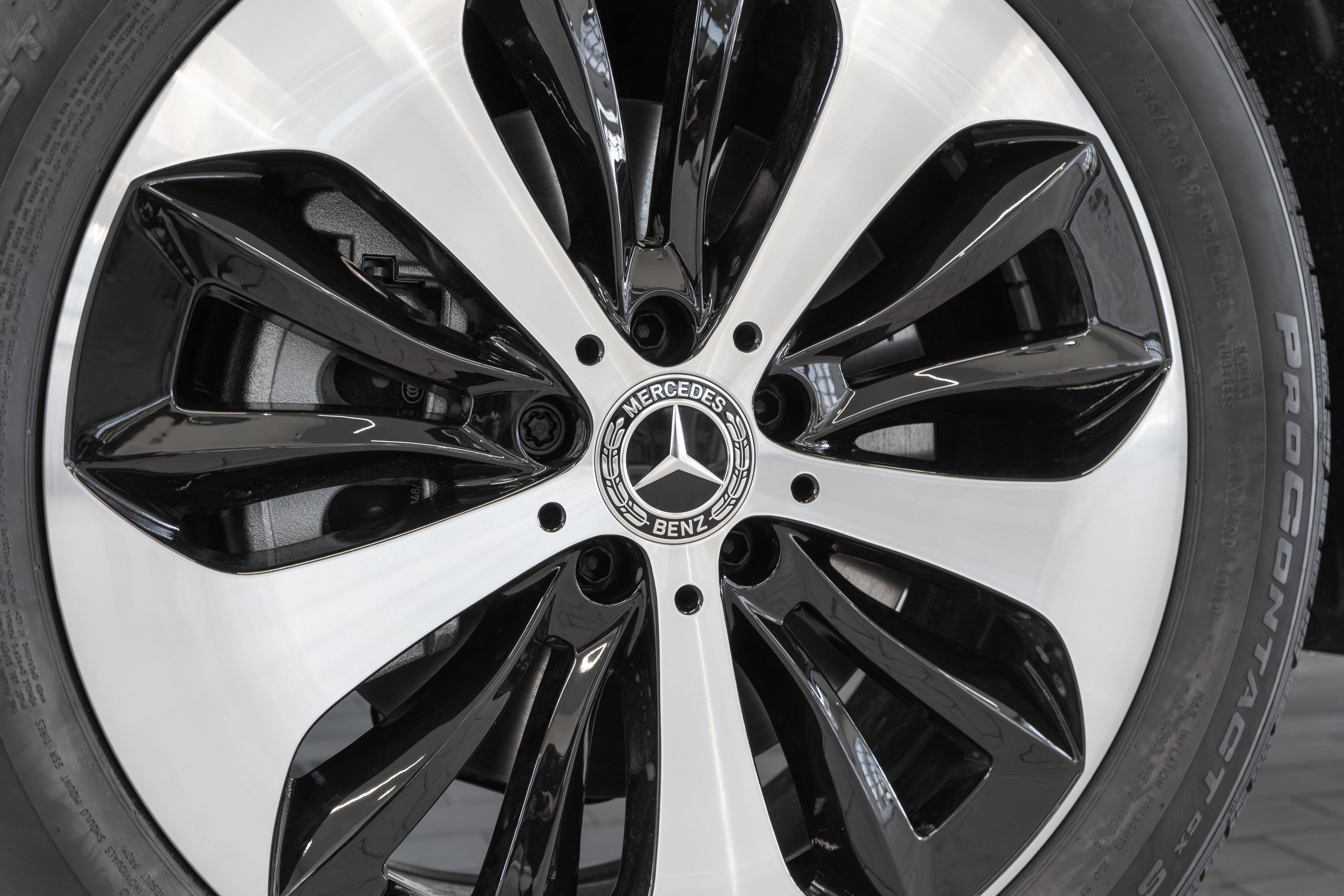 Certified 2025 Mercedes-Benz GLB 250 image 32