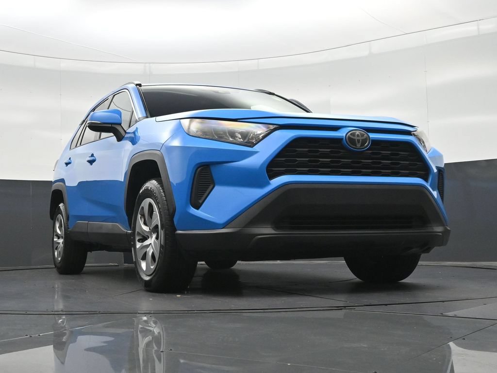 Used 2020 Toyota RAV4 LE FWD image 28