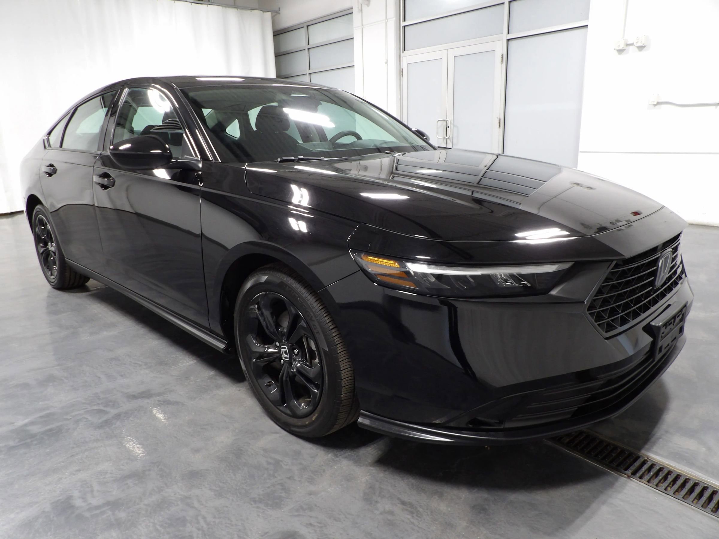 Used 2025 Honda Accord SE image 2