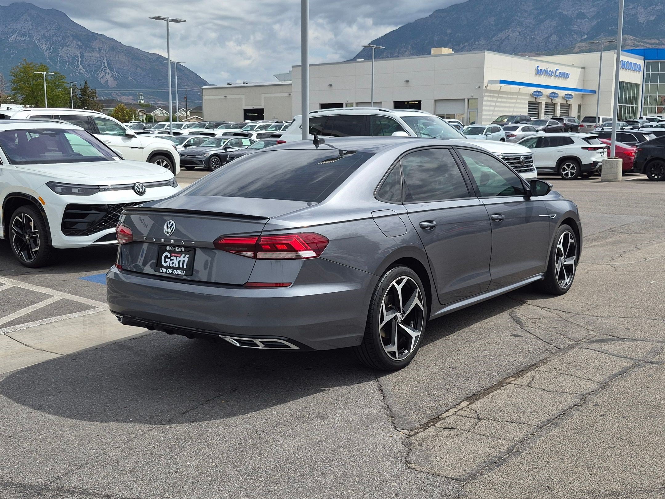 Used 2021 Volkswagen Passat 2.0T R-Line FWD image 3