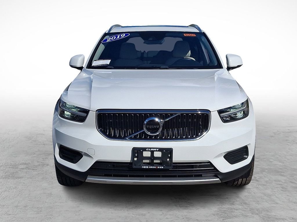 Used 2019 Volvo XC40 T5 Momentum image 2
