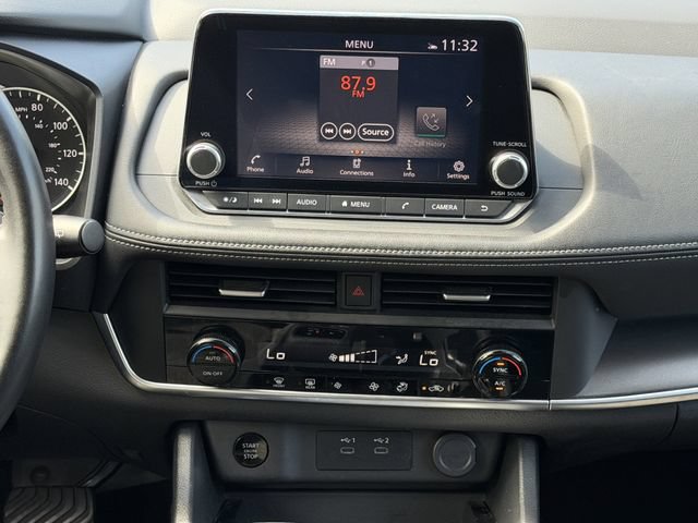 Used 2025 Nissan Rogue SV AWD/4WD image 16