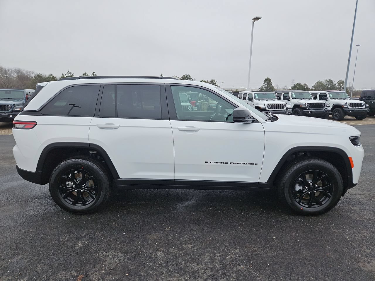 New 2026 Jeep Grand Cherokee Altitude AWD/4WD image 8