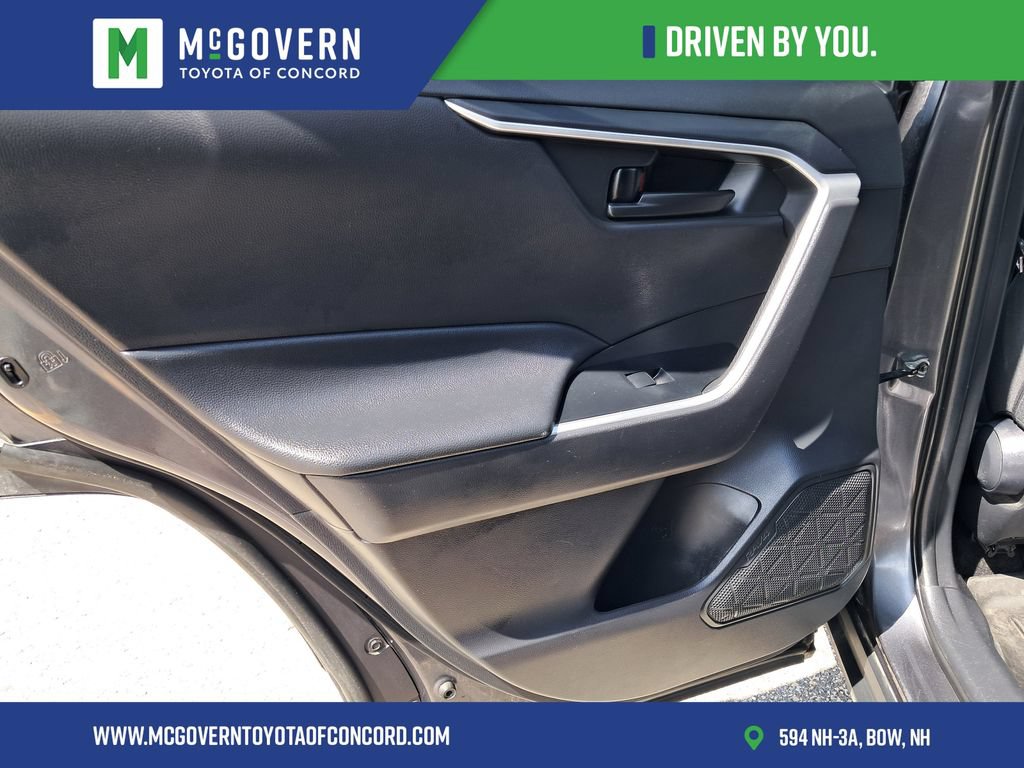 Used 2021 Toyota RAV4 LE AWD/4WD image 15