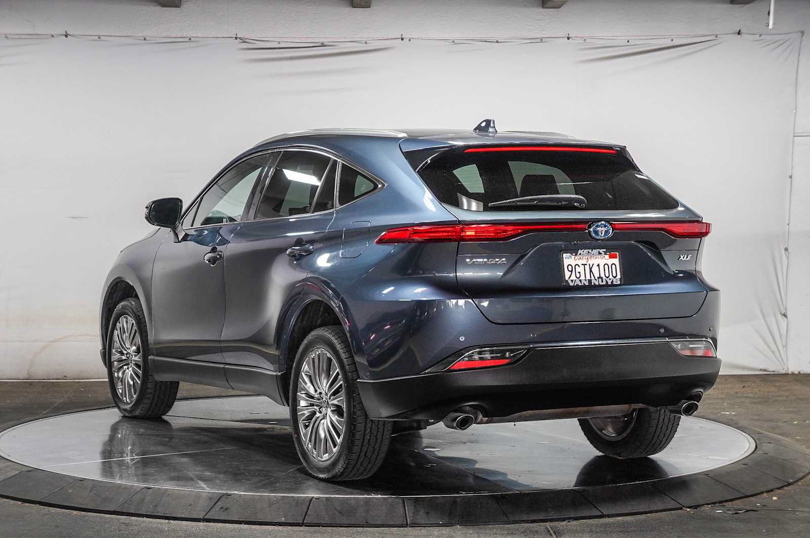 Certified 2023 Toyota Venza XLE AWD/4WD image 2