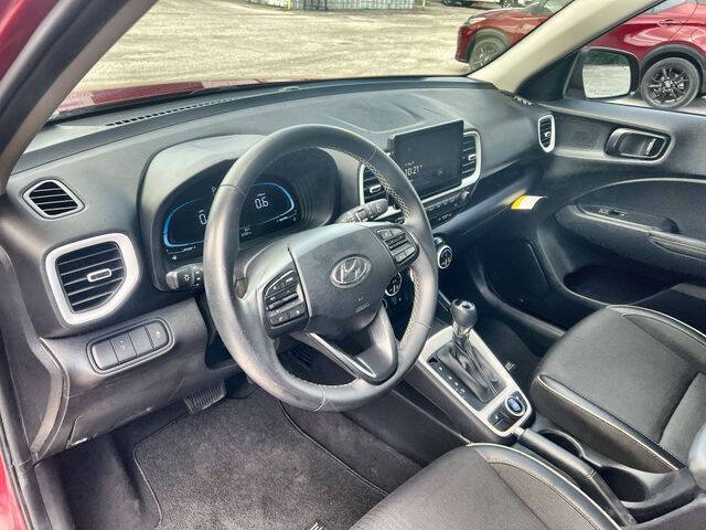 Used 2023 Hyundai Venue Limited w/ Cargo Package FWD image 11