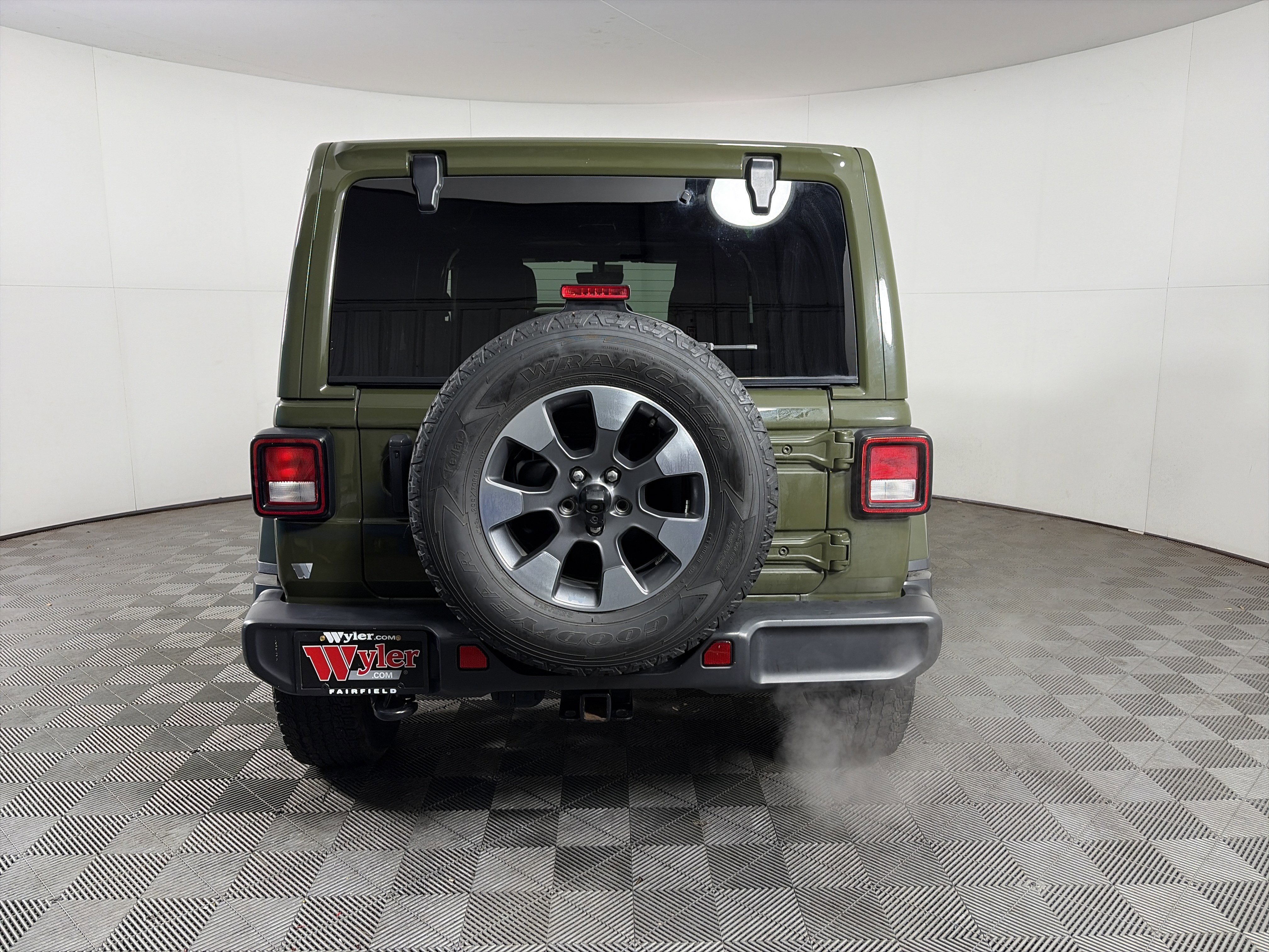 Used 2022 Jeep Wrangler Unlimited Sahara w/ Cold Weather Group image 16