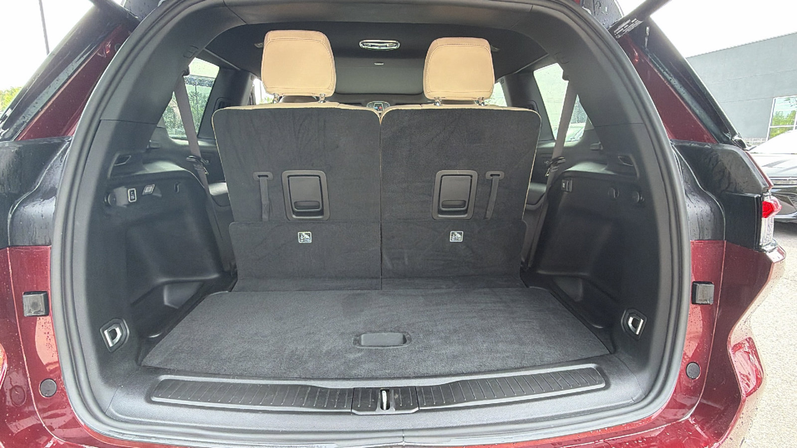 Used 2024 Jeep Grand Cherokee L Limited w/ Black Appearance Package image 13