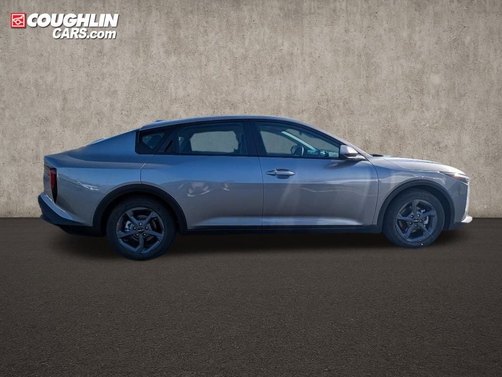 New 2025 Kia K4 LXS image 8