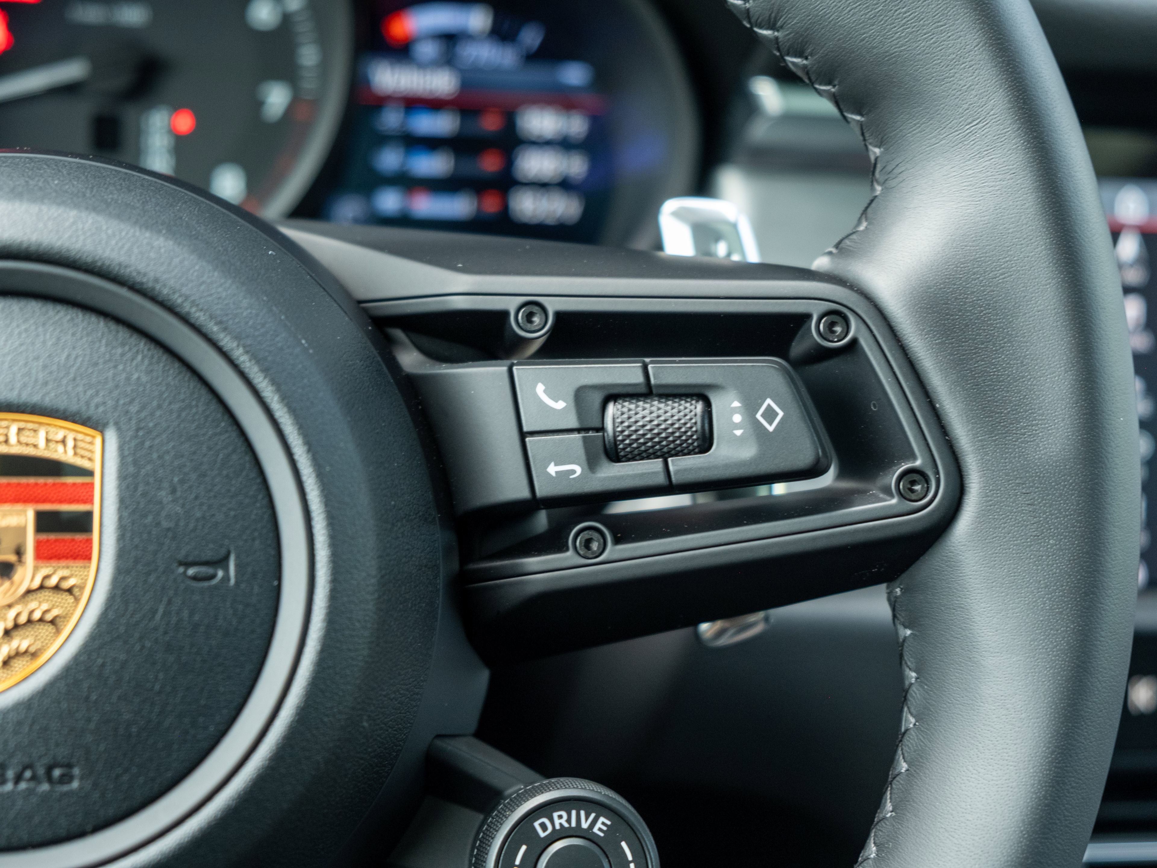 Certified 2026 Porsche Macan AWD/4WD image 30