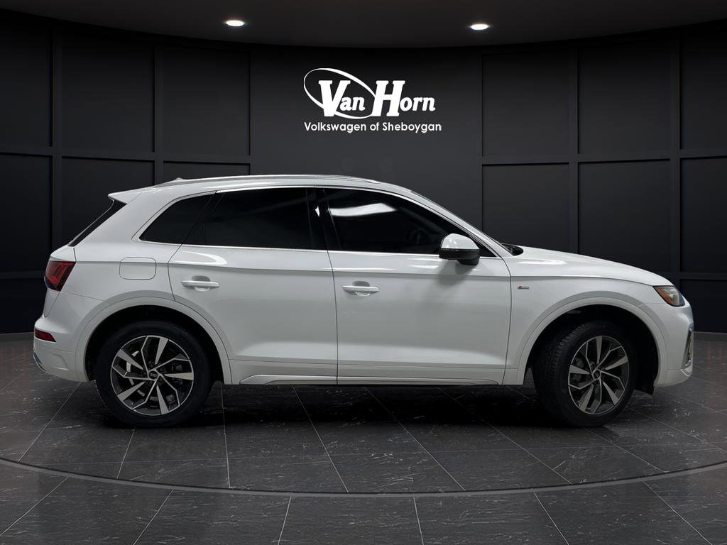 Used 2023 Audi Q5 2.0T Premium w/ Convenience Package image 2