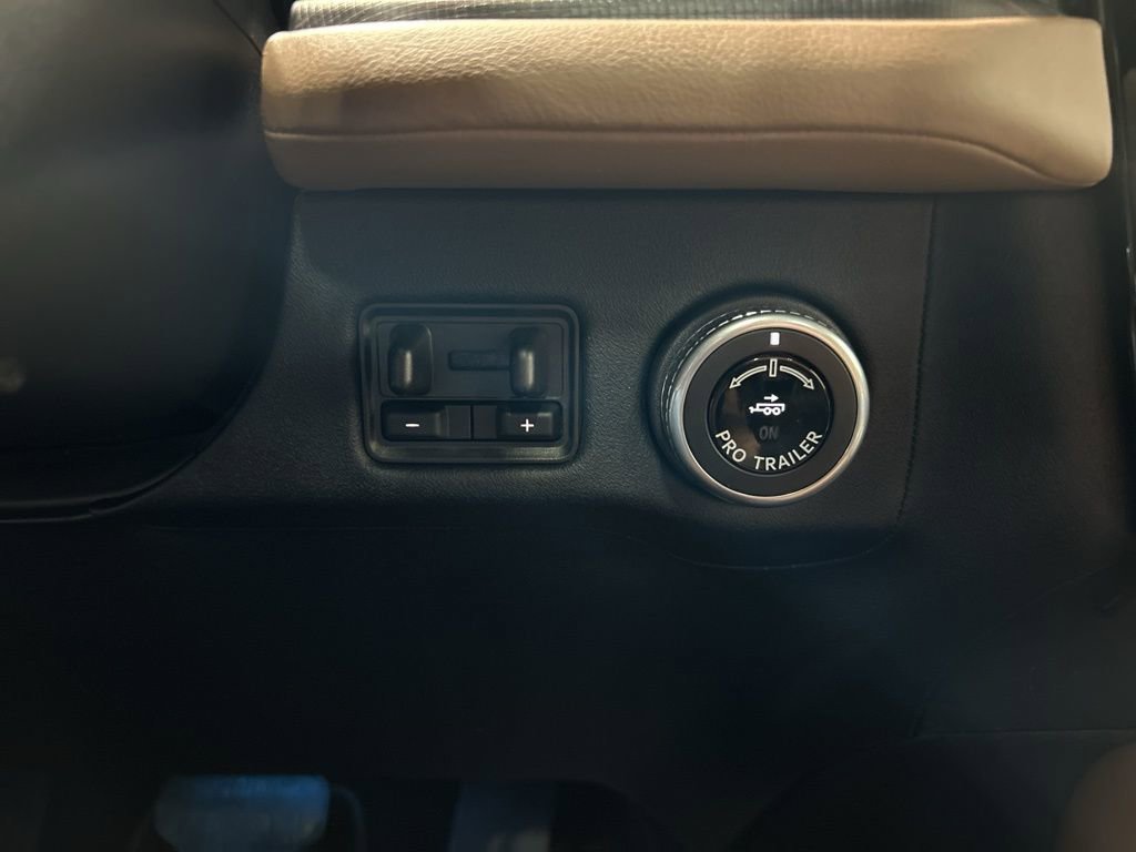 Used 2025 Lincoln Navigator L Black Label image 18