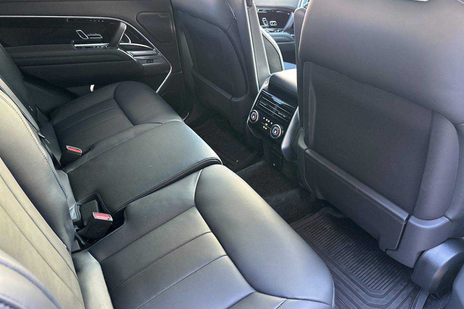 Used 2025 Land Rover Range Rover SE image 30