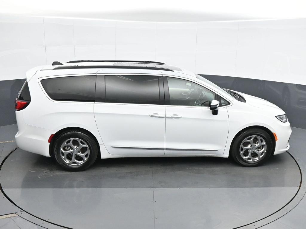 Used 2023 Chrysler Pacifica Limited image 22