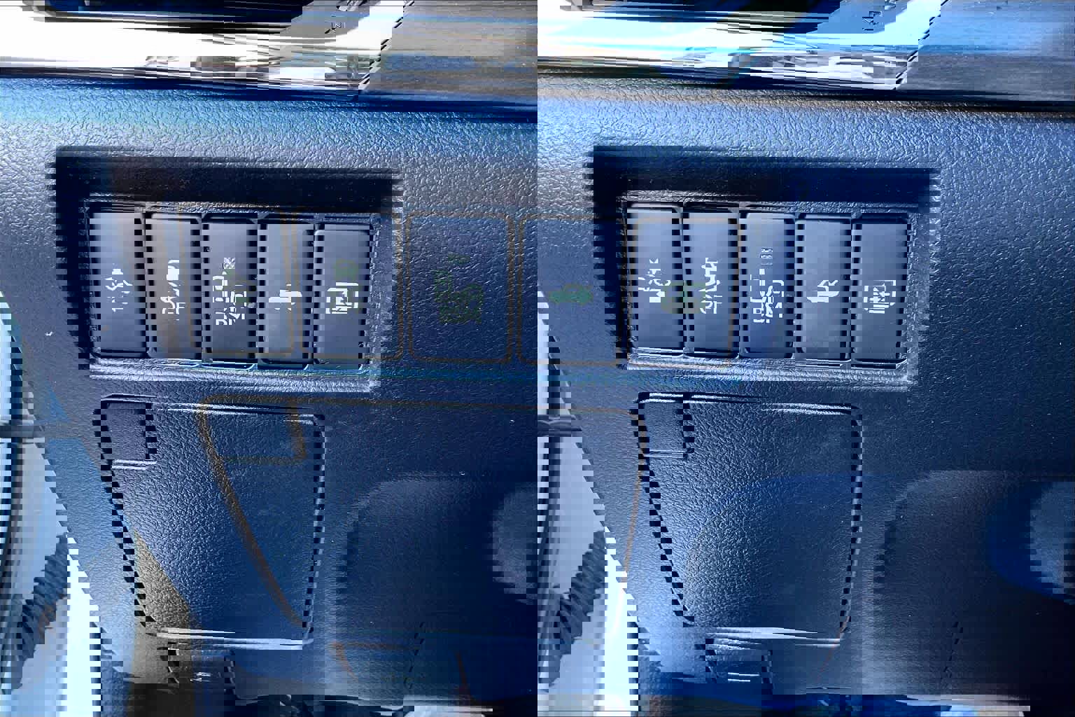 Used 2018 Toyota Avalon Limited image 31