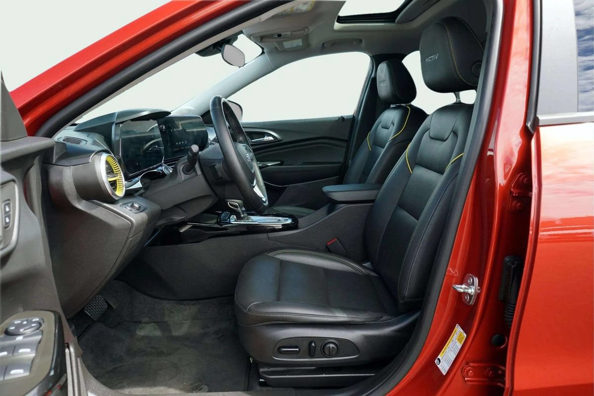 Used 2024 Chevrolet Trax ACTIV w/ Sunroof Package FWD image 15