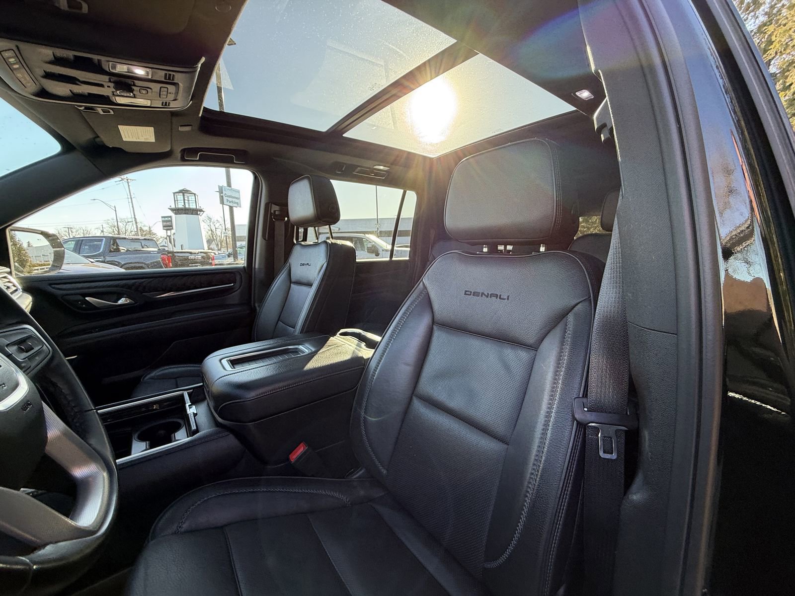 Used 2024 GMC Yukon XL Denali image 10