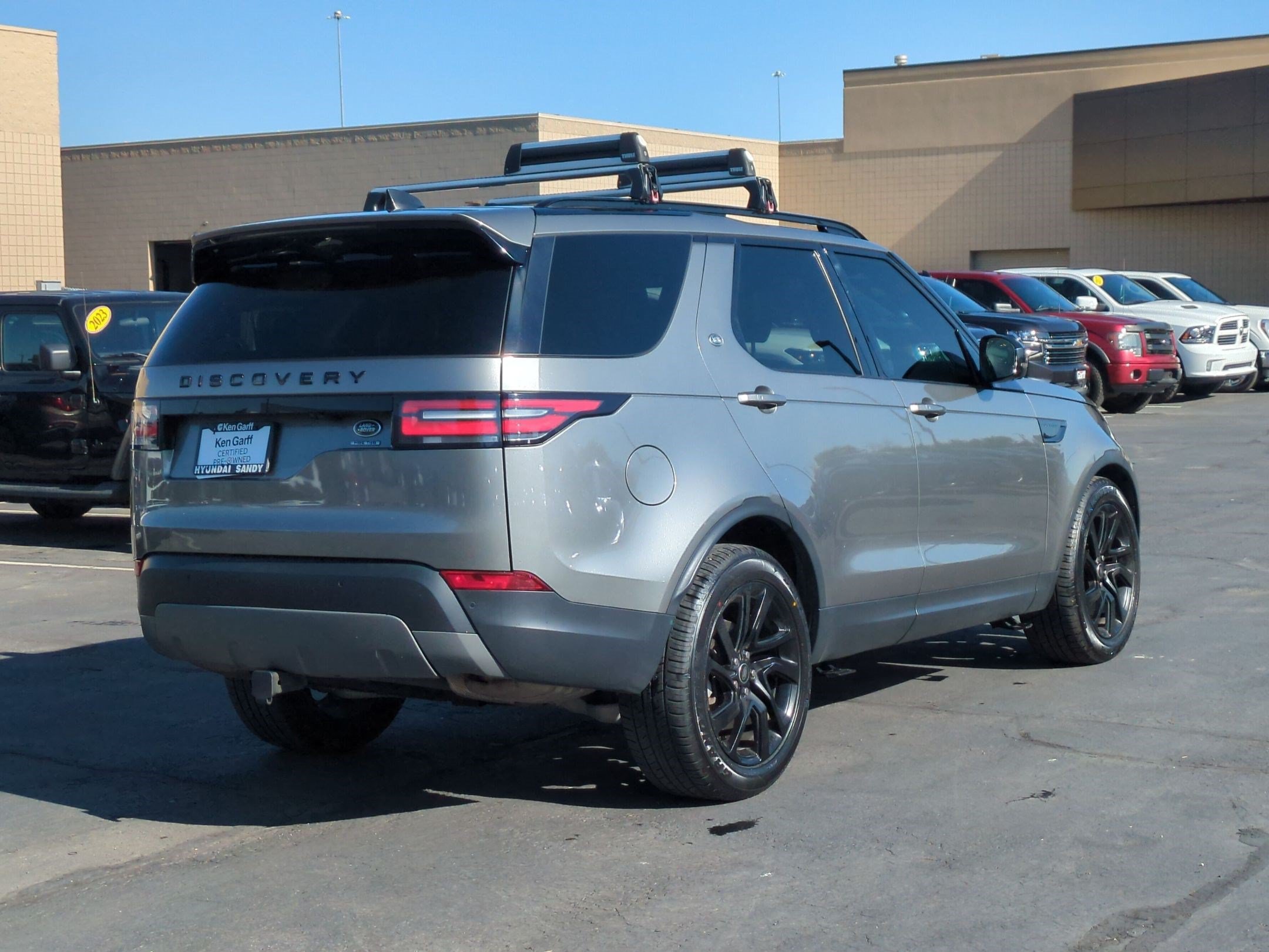 Used 2018 Land Rover Discovery HSE AWD/4WD image 3