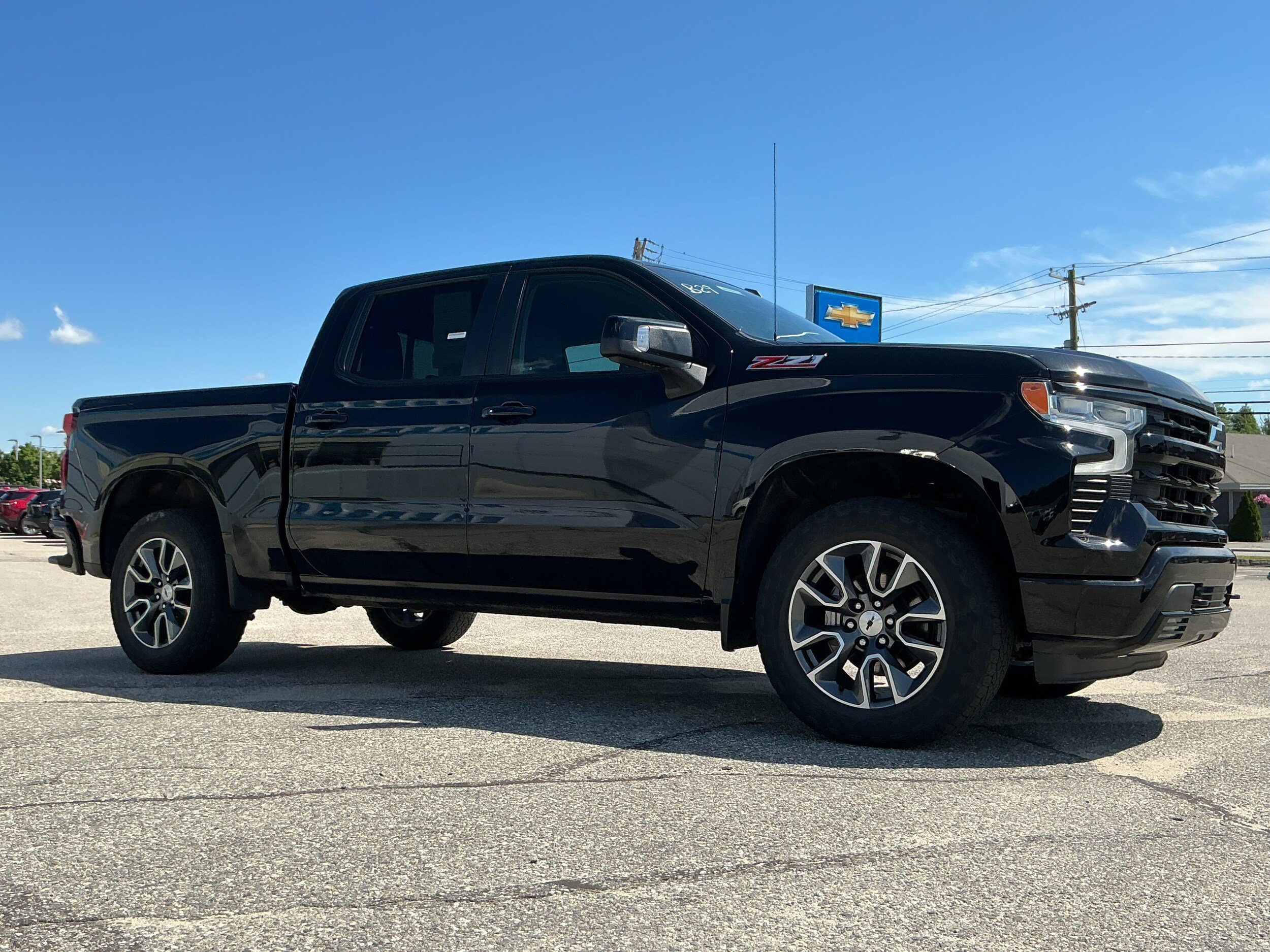 Used 2023 Chevrolet Silverado 1500 RST AWD/4WD image 2