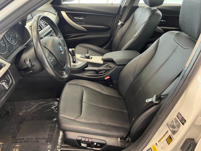 Used 2013 BMW 320i xDrive Sedan AWD/4WD image 9