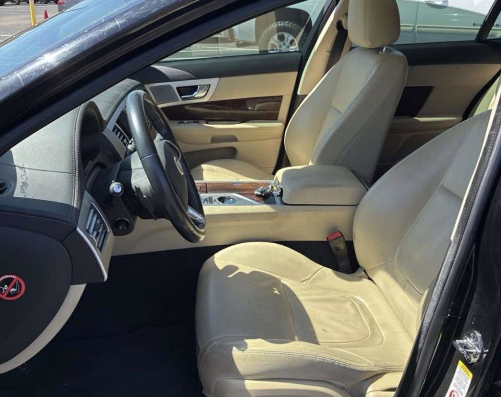 Used 2012 Jaguar XF image 2