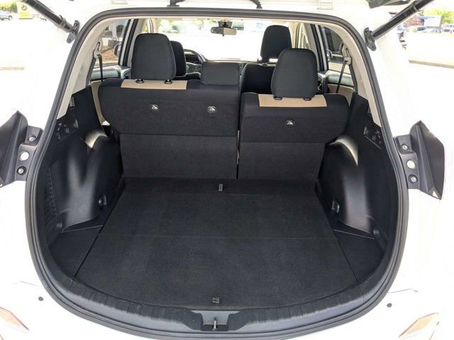 Used 2017 Toyota RAV4 XLE FWD image 13